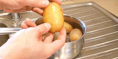 Alimentos que sempre descascámos mal - tirar a pele a batatas