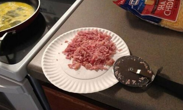 Truques de cozinha - picar carne com um cortador de pizza