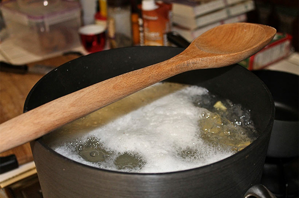 Truques de cozinha - água a ferver na panela 
