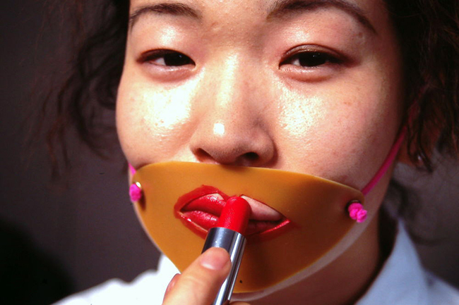 As invenções mais loucas do mundo - máscara para pintar lábios