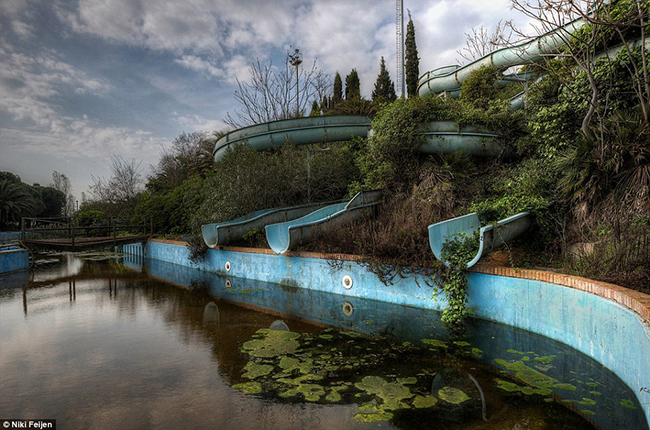 Quando a natureza reclama o seu lugar - parque aquático abandonado Quando a natureza reclama o seu lugar - parque aquático abandonado