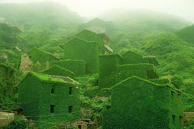 Quando a natureza reclama o seu lugar - antiga vila de pescadores , China Quando a natureza reclama o seu lugar - antiga vila de pescadores , China