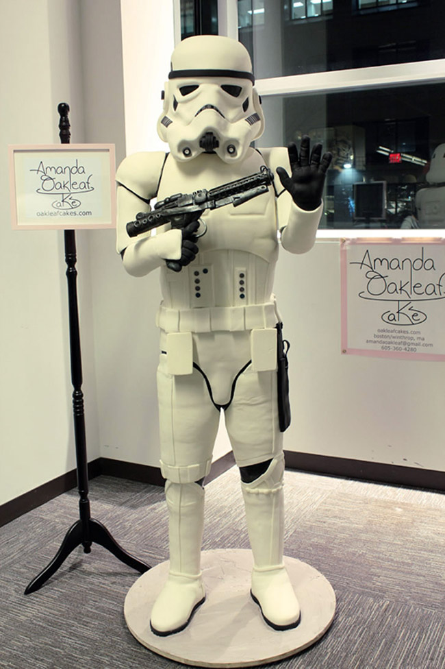 Cake design - bolo Stormtrooper, soldado da Guerra das Estrelas em tamanho real
