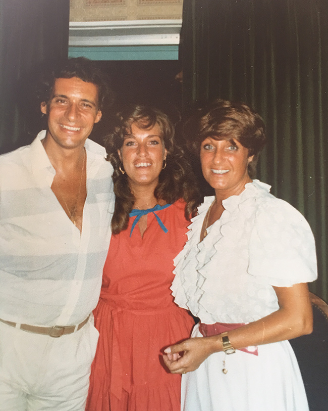 O meu primeiro grande amor - O Raul e a minha Mãe adoravam-se! - Teresa Guilherme, Raul Durão e Lídia Ribeiro O meu primeiro grande amor - O Raul e a minha Mãe adoravam-se! - Teresa Guilherme, Raul Durão e Lídia Ribeiro