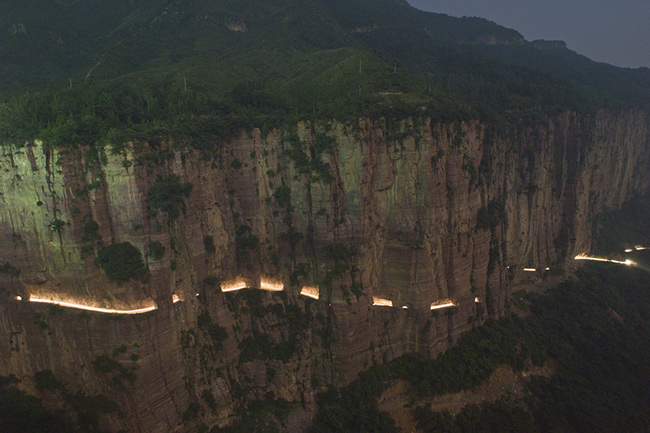 Os caminhos mais perigosos do mundo - Túnel de Guoliang, China