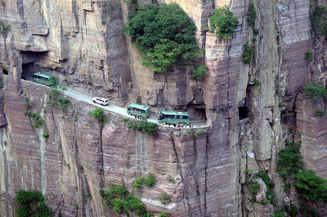 Os caminhos mais perigosos do mundo - Túnel de Guoliang, China 