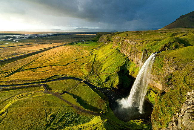 As cascatas mais deslumbrantes do mundo - Cascata de Seljalandsfoss, Islândia As cascatas mais deslumbrantes do mundo - Cascata de Seljalandsfoss, Islândia
