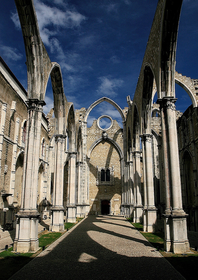 Ruínas mais imponentes do mundo - Ruínas do Convento do Carmo, Lisboa, Portugal