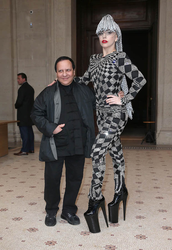 Sapatos com saltos inacreditavelmente altos - Lady Gaga
