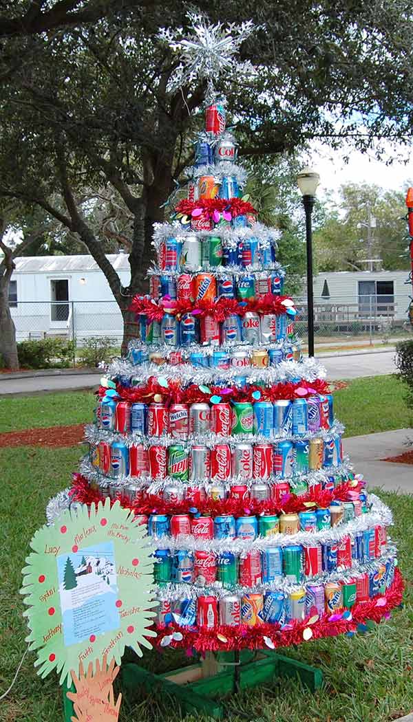 Árvores de Natal diferentes - 8 sugestões ecológicas - Com latas de refrigerantes