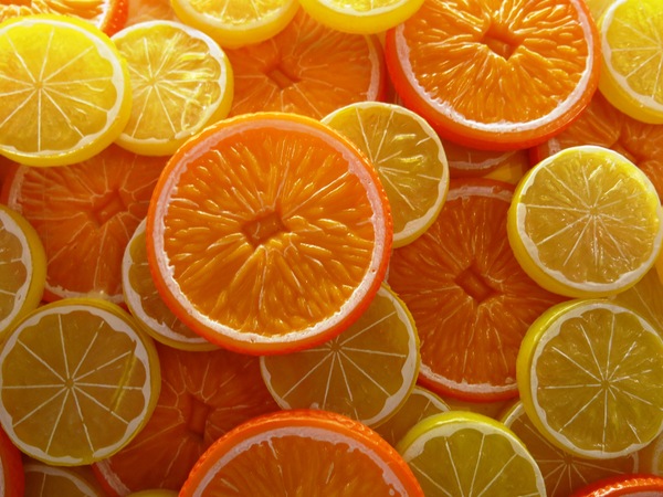 10 alimentos e cuidados para ter unhas fortes e bonitas - laranjas e limões
