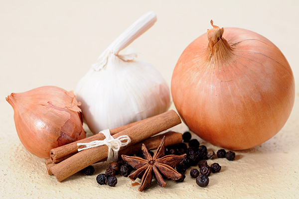 Dicas saudáveis - 7 alternativas ao sal - ALHO, CEBOLA E PIMENTA