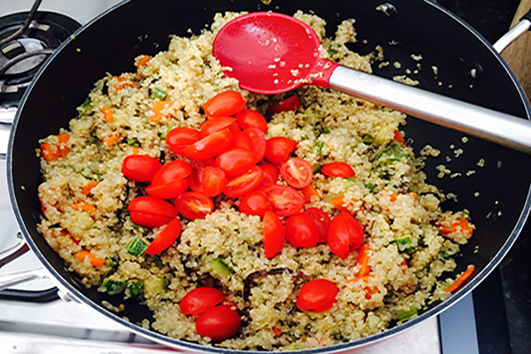 Quinoa, a proteína completa - 7 benefícios e receita - É amigo dos músculos