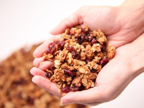 7 benefícios da granola + receita pequeno-almoço completo - Ajuda a prevenir a anemia