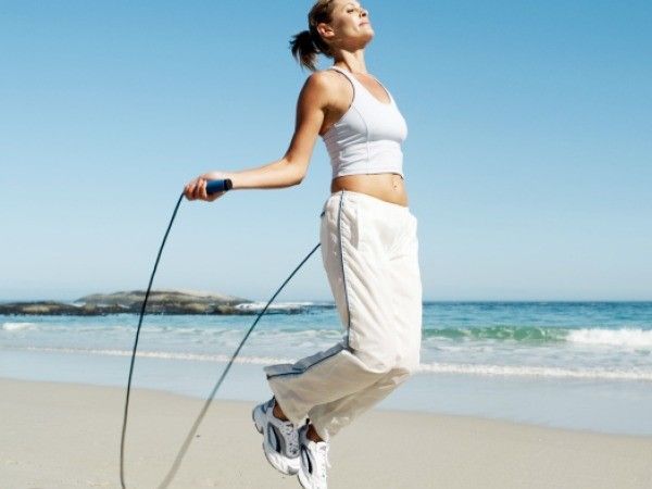 Exercícios para ter uns glúteos perfeitos- Saltar a corda