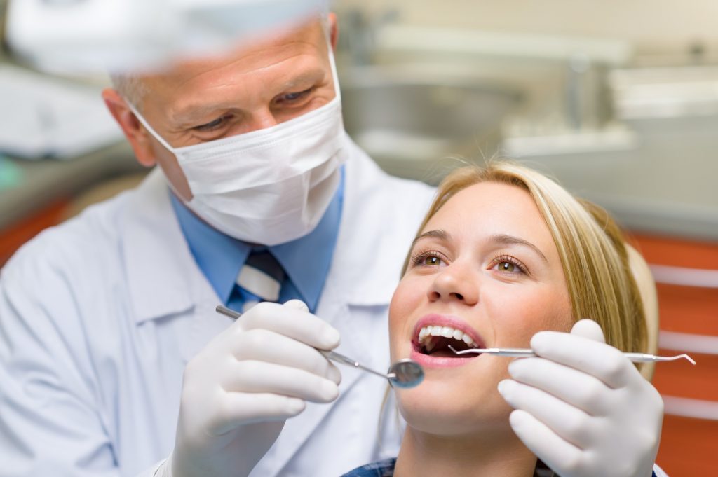 Dentes mais brancos – cuidados diários e solução caseira