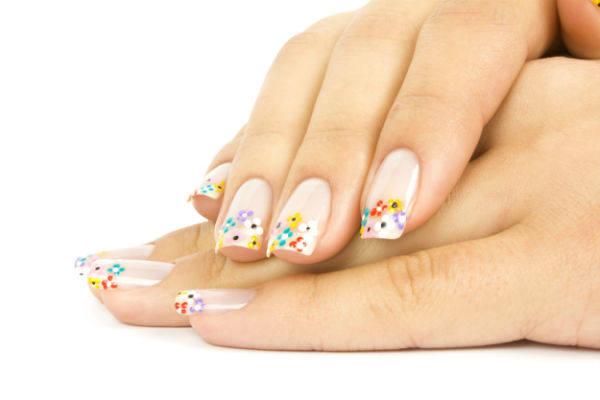 As tendências de cores e formatos para as suas unhas este verão- unhas decoradas