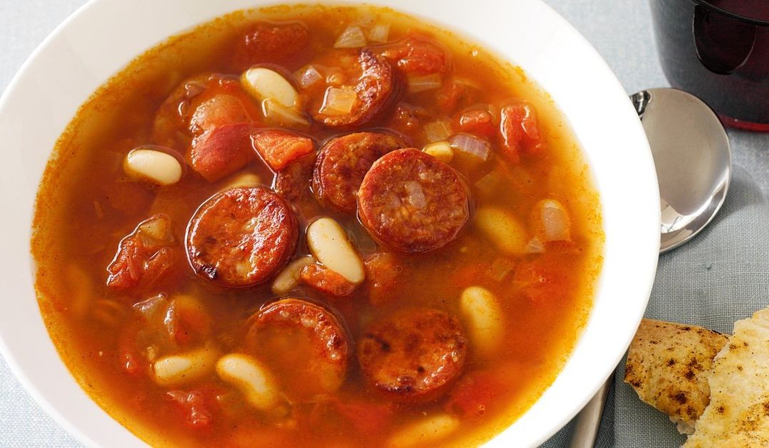 Sopa de tomate e chouriça – um prato tradicional