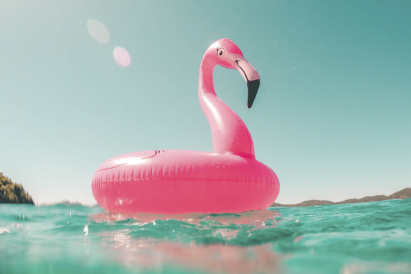 Bóias e colchões insufláveis para arrasar este verão- Flamingo