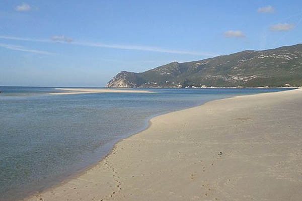 10 praias fantásticas para visitar em Portugal- Praia da Figueirinha (Setúbal)