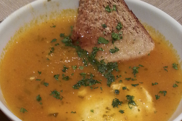 Sopas tipicamente portuguesas que são deliciosas- Sopa de tomate com ovos escalfados